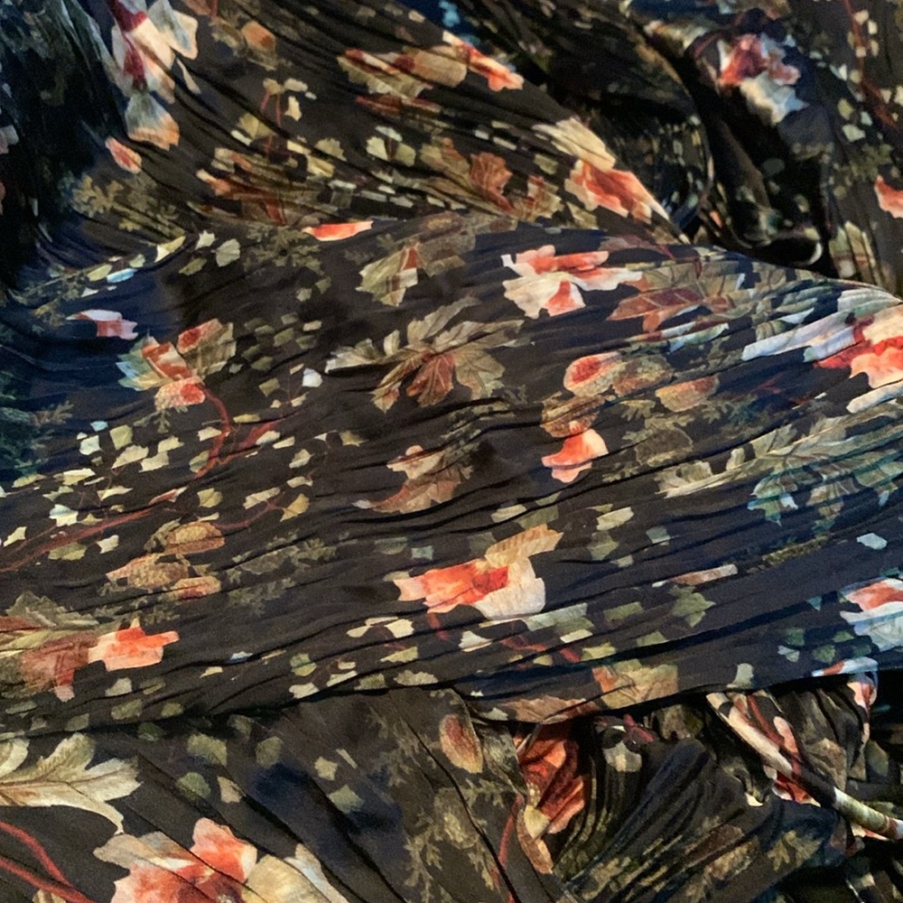 Vince Orchid Vine Long Sleeve
Micropleat Midi Dress Multicolor Floral - Picture 8 of 10